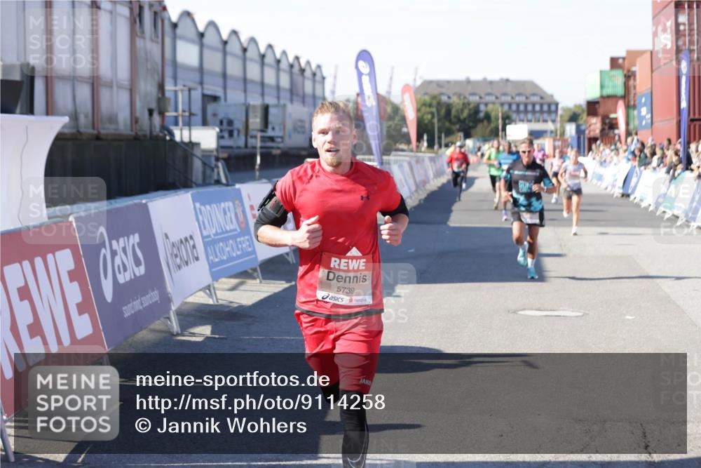 03.10.2025 - Köhlbrandbrückenlauf Jannik Wohlers http://msf.ph/oto/9114258 03.10.2025 13:01:50 Ziel 4162, 4206, 4257, 4258, 5671, 5692, 5718, 5739 meine-sportfotos.de