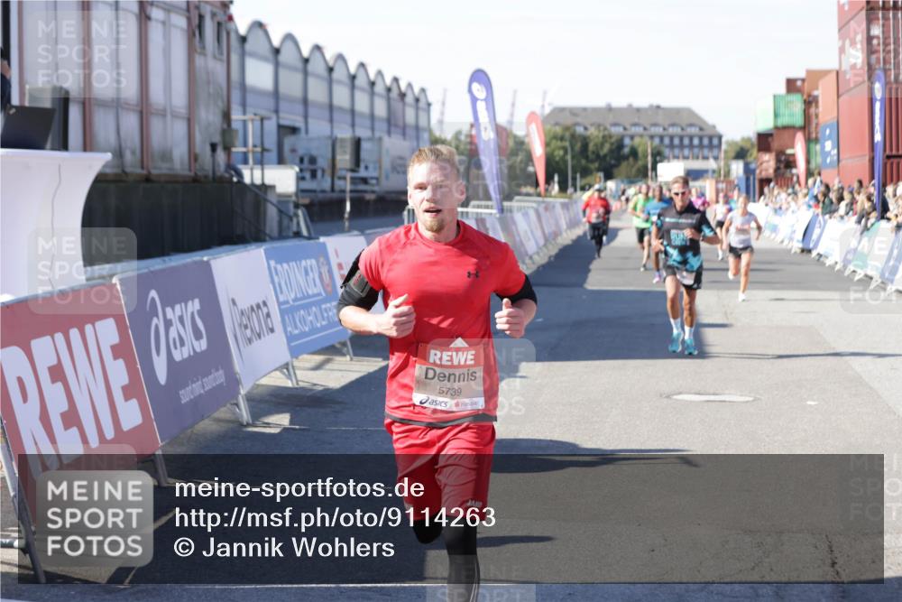 03.10.2025 - Köhlbrandbrückenlauf Jannik Wohlers http://msf.ph/oto/9114263 03.10.2025 13:01:50 Ziel 4162, 4206, 4257, 4258, 5671, 5692, 5718, 5739 meine-sportfotos.de