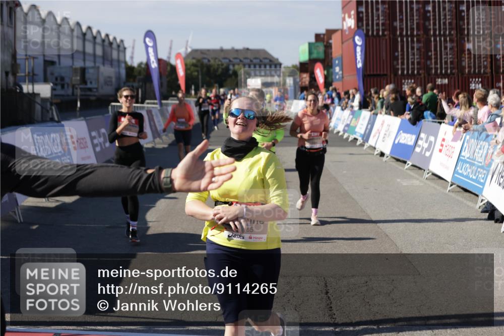 03.10.2025 - Köhlbrandbrückenlauf Jannik Wohlers http://msf.ph/oto/9114265 03.10.2025 13:32:14 Ziel 4443, 4578, 4985, 5155, 5238, 5246, 5247, 5248, 5354, 5820, 5921, 5922, 5923, 6146, 6287, 6304, 6460 meine-sportfotos.de
