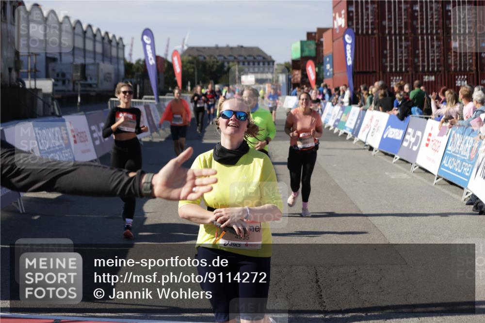 03.10.2025 - Köhlbrandbrückenlauf Jannik Wohlers http://msf.ph/oto/9114272 03.10.2025 13:32:14 Ziel 4443, 4578, 4985, 5155, 5238, 5246, 5247, 5248, 5354, 5820, 5921, 5922, 5923, 6146, 6287, 6304, 6460 meine-sportfotos.de