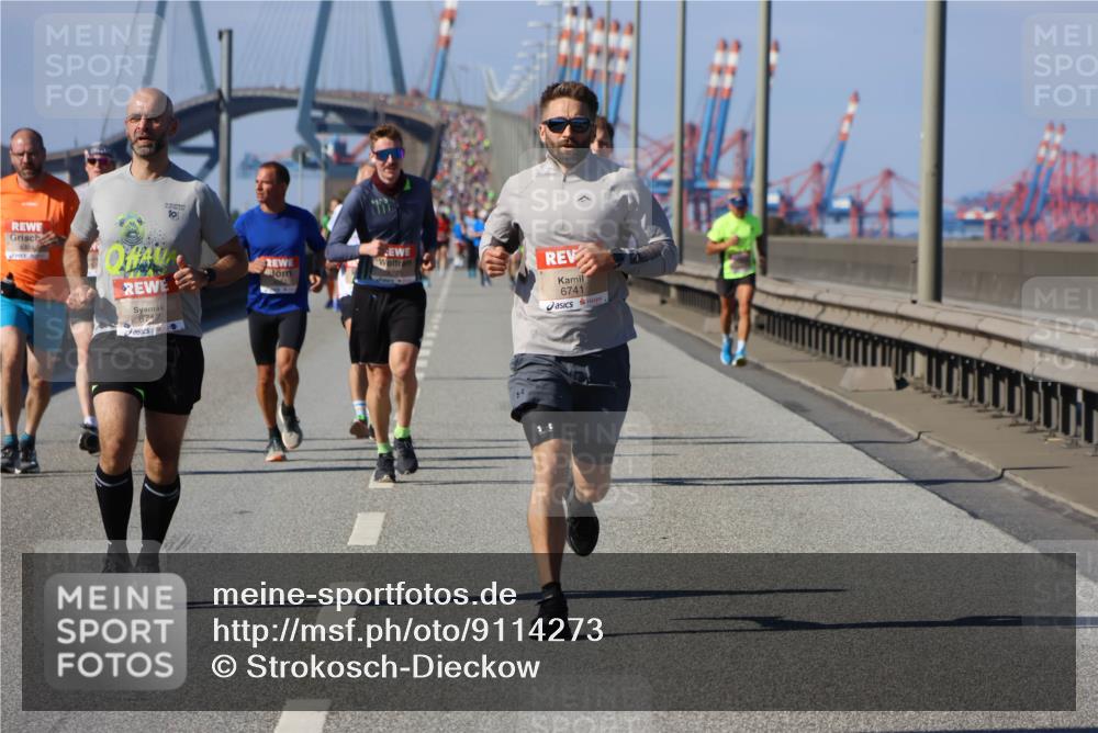 03.10.2025 - Köhlbrandbrückenlauf Strokosch-Dieckow http://msf.ph/oto/9114273 03.10.2025 12:45:02 Position 3 6717, 19, 6741 meine-sportfotos.de
