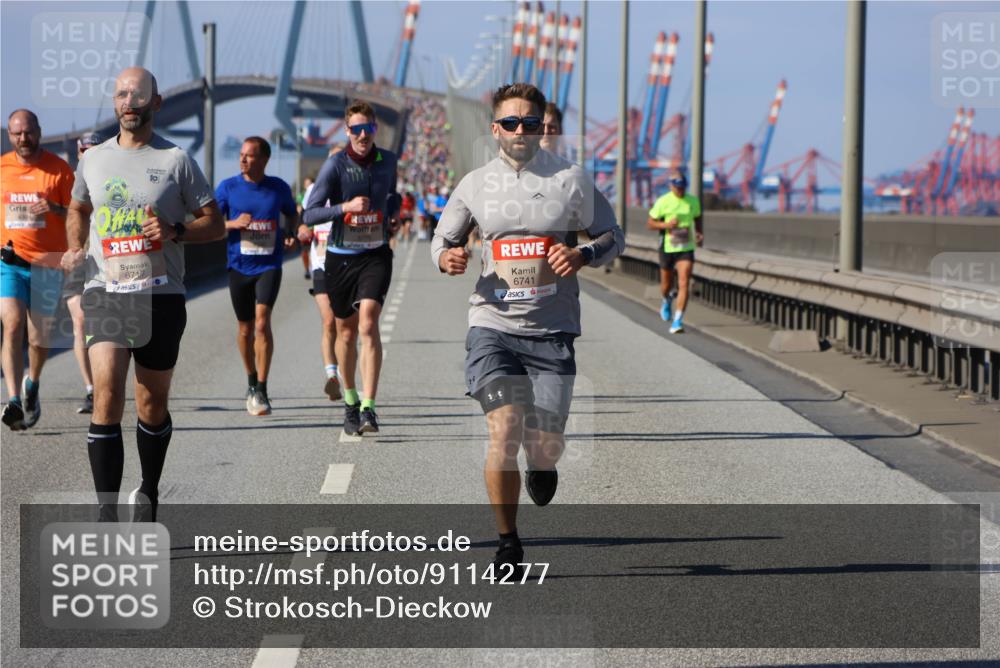 03.10.2025 - Köhlbrandbrückenlauf Strokosch-Dieckow http://msf.ph/oto/9114277 03.10.2025 12:45:03 Position 3 10, 6717, 1, 6741 meine-sportfotos.de