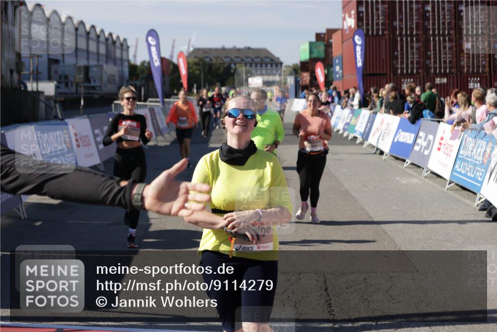 03.10.2025 - Köhlbrandbrückenlauf Jannik Wohlers http://msf.ph/oto/9114279 03.10.2025 13:32:14 Ziel 4443, 4578, 4985, 5155, 5238, 5246, 5247, 5248, 5354, 5820, 5921, 5922, 5923, 6146, 6287, 6304, 6460 meine-sportfotos.de