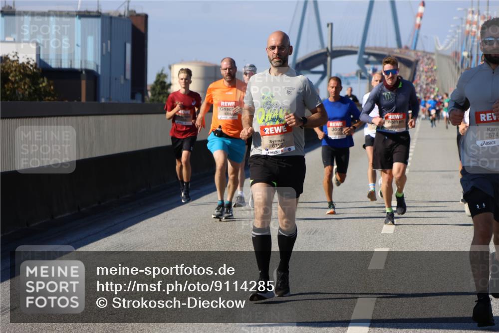 03.10.2025 - Köhlbrandbrückenlauf Strokosch-Dieckow http://msf.ph/oto/9114285 03.10.2025 12:45:04 Position 3 4394, 6717, 10, 674 meine-sportfotos.de