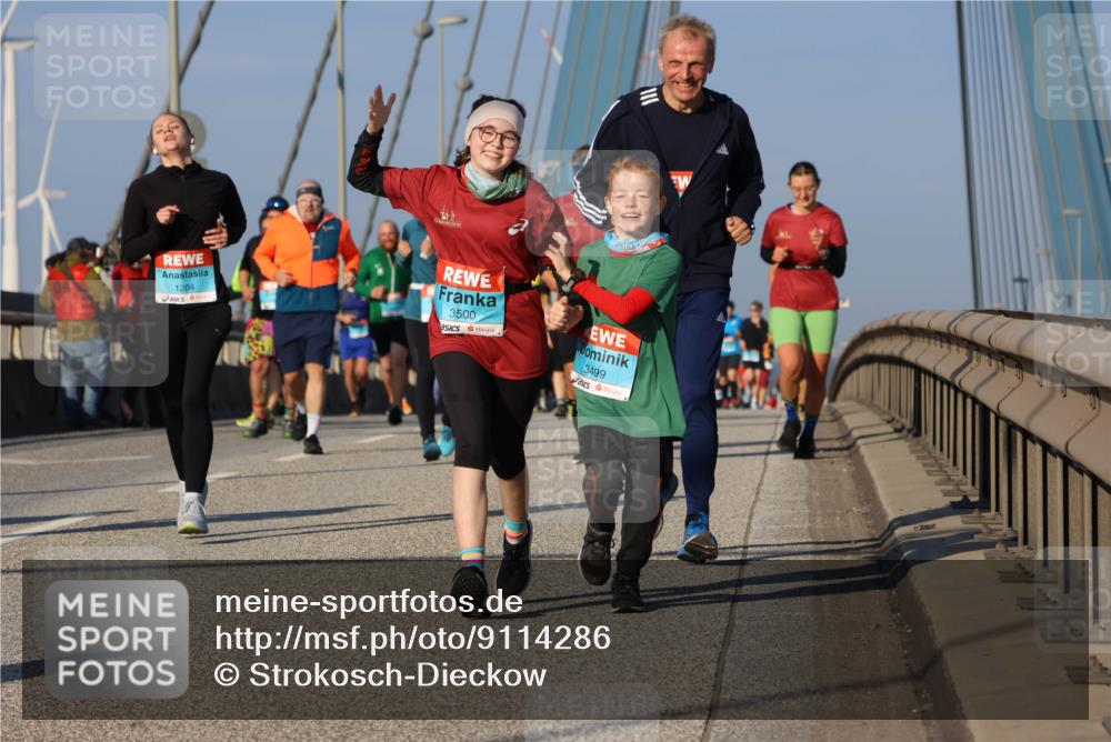 03.10.2025 - Köhlbrandbrückenlauf Strokosch-Dieckow http://msf.ph/oto/9114286 03.10.2025 09:49:03 Position 2 1204, 3500, 3499 meine-sportfotos.de