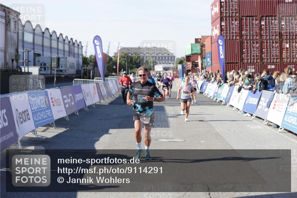 03.10.2025 - Köhlbrandbrückenlauf Jannik Wohlers http://msf.ph/oto/9114291 03.10.2025 13:01:52 Ziel 4025, 4162, 4206, 4258, 4543, 5671, 5692, 5718, 5739 meine-sportfotos.de