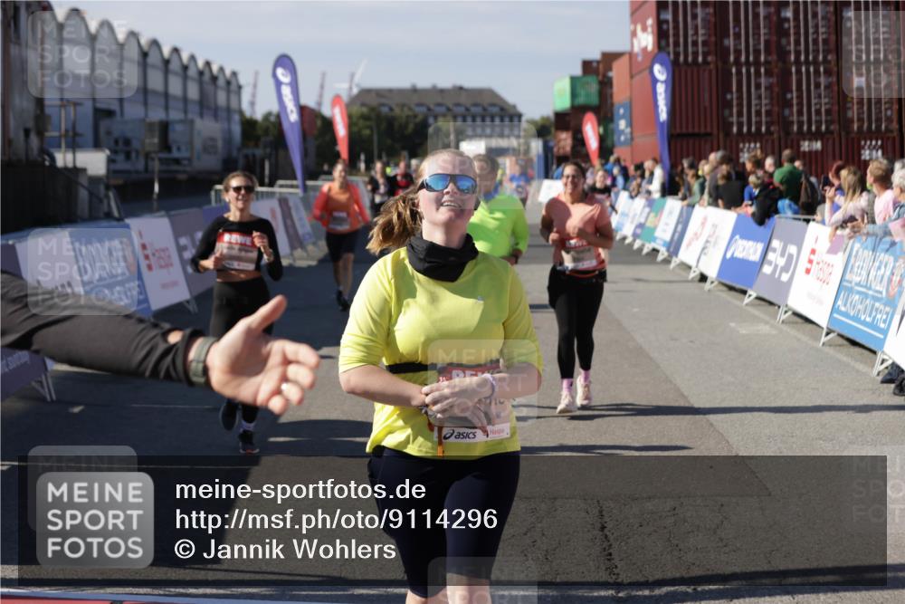 03.10.2025 - Köhlbrandbrückenlauf Jannik Wohlers http://msf.ph/oto/9114296 03.10.2025 13:32:14 Ziel 4443, 4578, 4985, 5155, 5238, 5246, 5247, 5248, 5354, 5820, 5921, 5922, 5923, 6146, 6287, 6304, 6460 meine-sportfotos.de