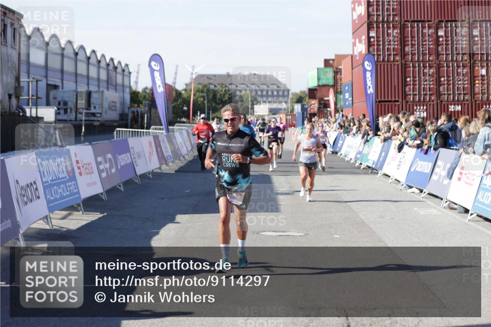 03.10.2025 - Köhlbrandbrückenlauf Jannik Wohlers http://msf.ph/oto/9114297 03.10.2025 13:01:52 Ziel 4025, 4162, 4206, 4258, 4543, 5671, 5692, 5718, 5739 meine-sportfotos.de