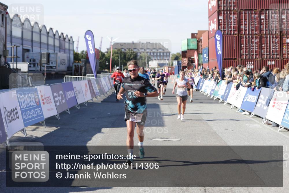 03.10.2025 - Köhlbrandbrückenlauf Jannik Wohlers http://msf.ph/oto/9114306 03.10.2025 13:01:52 Ziel 4025, 4162, 4206, 4258, 4543, 5671, 5692, 5718, 5739 meine-sportfotos.de