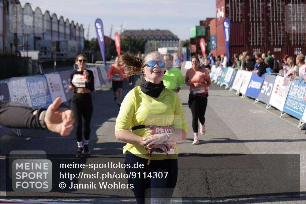 03.10.2025 - Köhlbrandbrückenlauf Jannik Wohlers http://msf.ph/oto/9114307 03.10.2025 13:32:14 Ziel 4443, 4578, 4985, 5155, 5238, 5246, 5247, 5248, 5354, 5820, 5921, 5922, 5923, 6146, 6287, 6304, 6460 meine-sportfotos.de