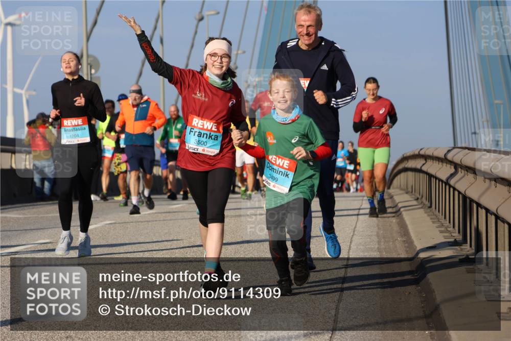 03.10.2025 - Köhlbrandbrückenlauf Strokosch-Dieckow http://msf.ph/oto/9114309 03.10.2025 09:49:03 Position 2 1204, 3500, 3499 meine-sportfotos.de