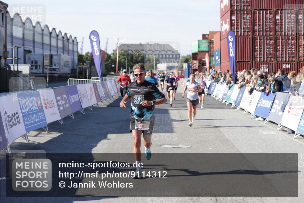 03.10.2025 - Köhlbrandbrückenlauf Jannik Wohlers http://msf.ph/oto/9114312 03.10.2025 13:01:52 Ziel 4025, 4162, 4206, 4258, 4543, 5671, 5692, 5718, 5739 meine-sportfotos.de