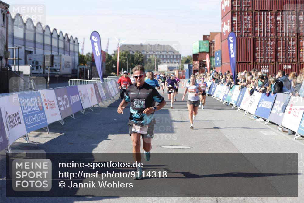 03.10.2025 - Köhlbrandbrückenlauf Jannik Wohlers http://msf.ph/oto/9114318 03.10.2025 13:01:52 Ziel 4025, 4162, 4206, 4258, 4543, 5671, 5692, 5718, 5739 meine-sportfotos.de