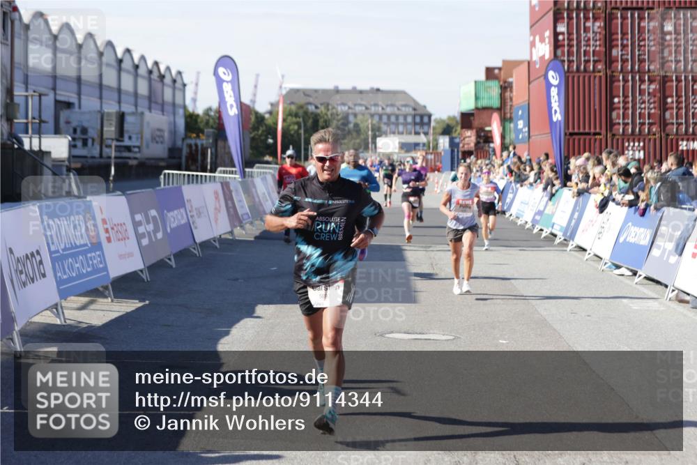 03.10.2025 - Köhlbrandbrückenlauf Jannik Wohlers http://msf.ph/oto/9114344 03.10.2025 13:01:53 Ziel 4025, 4118, 4162, 4206, 4258, 4543, 5671, 5692, 5718, 5739, 6235 meine-sportfotos.de