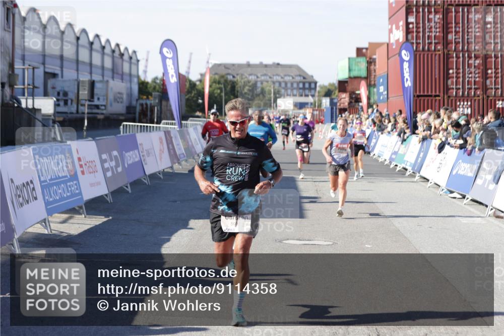03.10.2025 - Köhlbrandbrückenlauf Jannik Wohlers http://msf.ph/oto/9114358 03.10.2025 13:01:53 Ziel 4025, 4118, 4162, 4206, 4258, 4543, 5671, 5692, 5718, 5739, 6235 meine-sportfotos.de