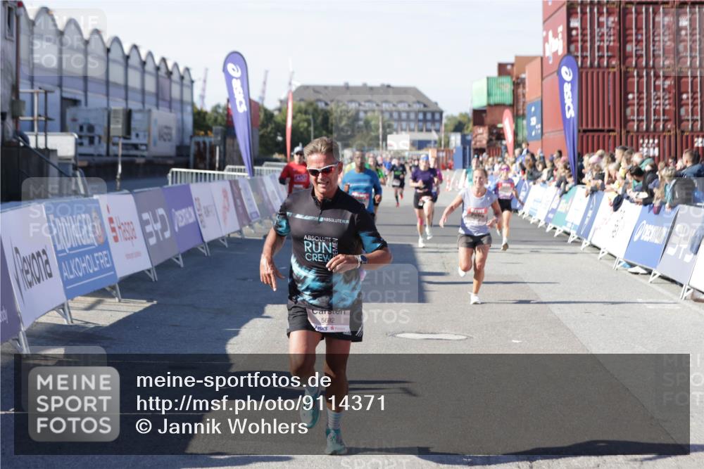 03.10.2025 - Köhlbrandbrückenlauf Jannik Wohlers http://msf.ph/oto/9114371 03.10.2025 13:01:53 Ziel 4025, 4118, 4162, 4206, 4258, 4543, 5671, 5692, 5718, 5739, 6235 meine-sportfotos.de