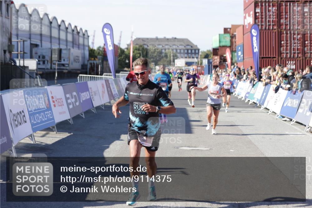 03.10.2025 - Köhlbrandbrückenlauf Jannik Wohlers http://msf.ph/oto/9114375 03.10.2025 13:01:53 Ziel 4025, 4118, 4162, 4206, 4258, 4543, 5671, 5692, 5718, 5739, 6235 meine-sportfotos.de