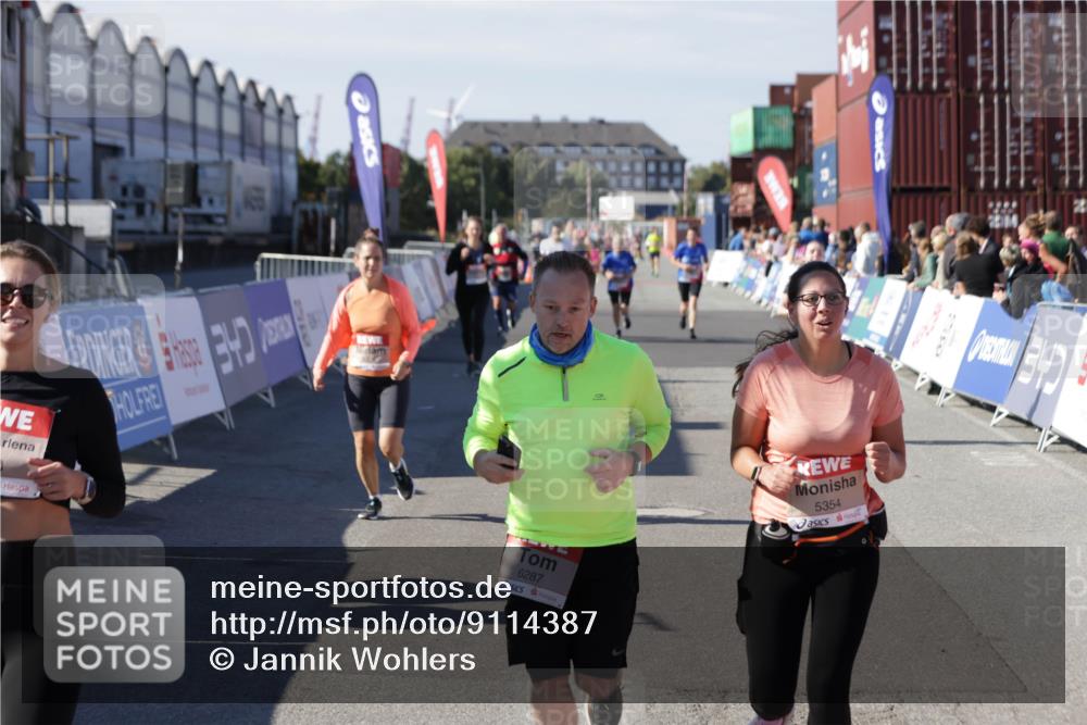 03.10.2025 - Köhlbrandbrückenlauf Jannik Wohlers http://msf.ph/oto/9114387 03.10.2025 13:32:16 Ziel 4443, 4485, 4578, 4985, 5155, 5238, 5354, 5820, 5921, 5922, 5923, 6146, 6287, 6304, 6460 meine-sportfotos.de