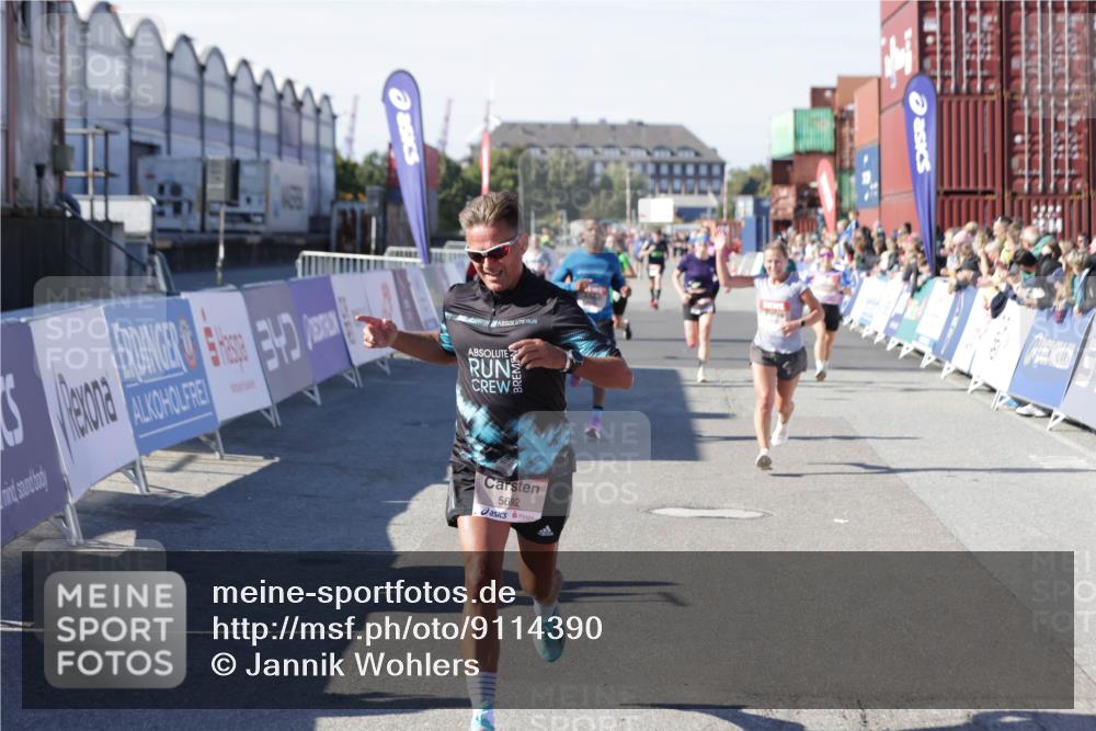 03.10.2025 - Köhlbrandbrückenlauf Jannik Wohlers http://msf.ph/oto/9114390 03.10.2025 13:01:53 Ziel 4025, 4118, 4162, 4206, 4258, 4543, 5671, 5692, 5718, 5739, 6235 meine-sportfotos.de