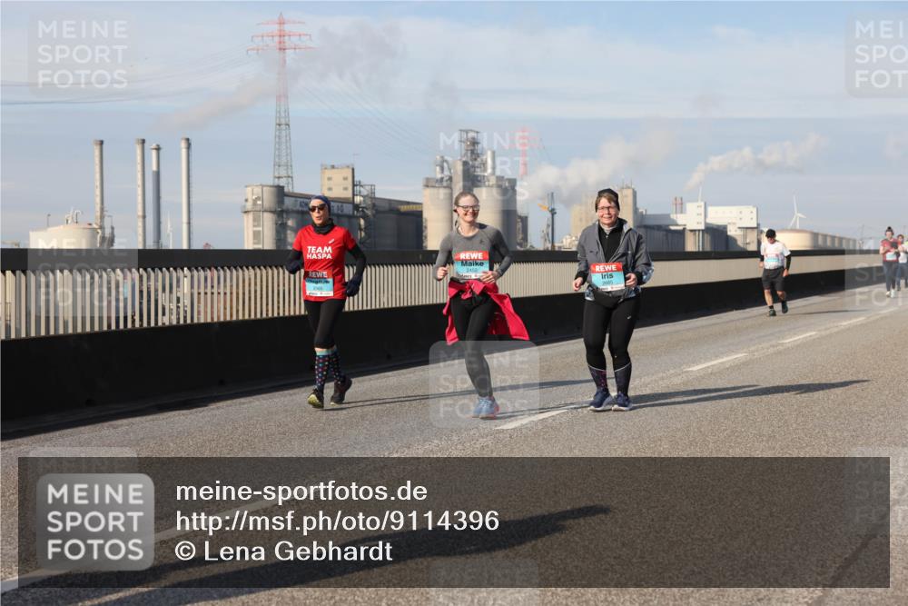 03.10.2025 - Köhlbrandbrückenlauf Lena Gebhardt http://msf.ph/oto/9114396 03.10.2025 10:17:32 Position 2 2452 meine-sportfotos.de