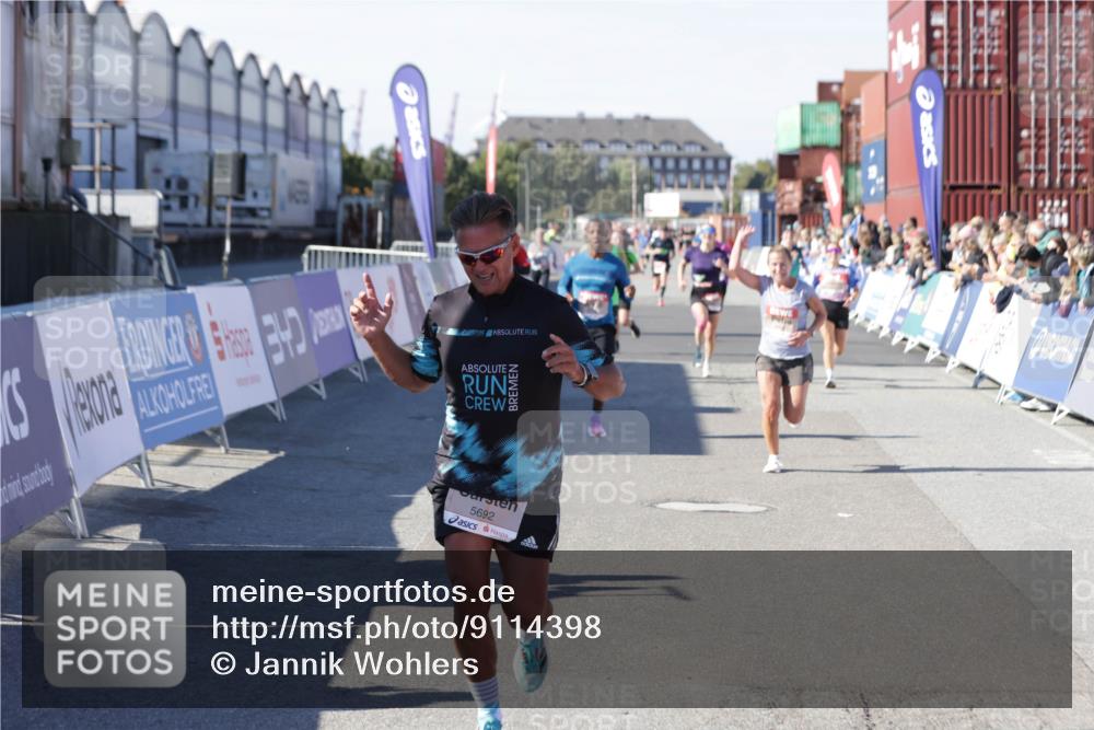 03.10.2025 - Köhlbrandbrückenlauf Jannik Wohlers http://msf.ph/oto/9114398 03.10.2025 13:01:53 Ziel 4025, 4118, 4162, 4206, 4258, 4543, 5671, 5692, 5718, 5739, 6235 meine-sportfotos.de