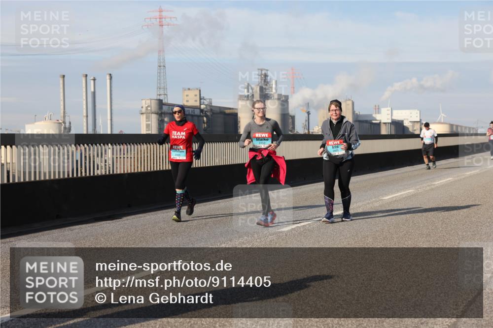 03.10.2025 - Köhlbrandbrückenlauf Lena Gebhardt http://msf.ph/oto/9114405 03.10.2025 10:17:32 Position 2 2452, 2565 meine-sportfotos.de