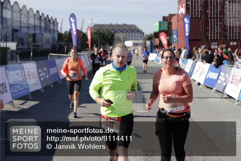 03.10.2025 - Köhlbrandbrückenlauf Jannik Wohlers http://msf.ph/oto/9114411 03.10.2025 13:32:16 Ziel 4443, 4485, 4578, 4985, 5155, 5238, 5354, 5820, 5921, 5922, 5923, 6146, 6287, 6304, 6460 meine-sportfotos.de