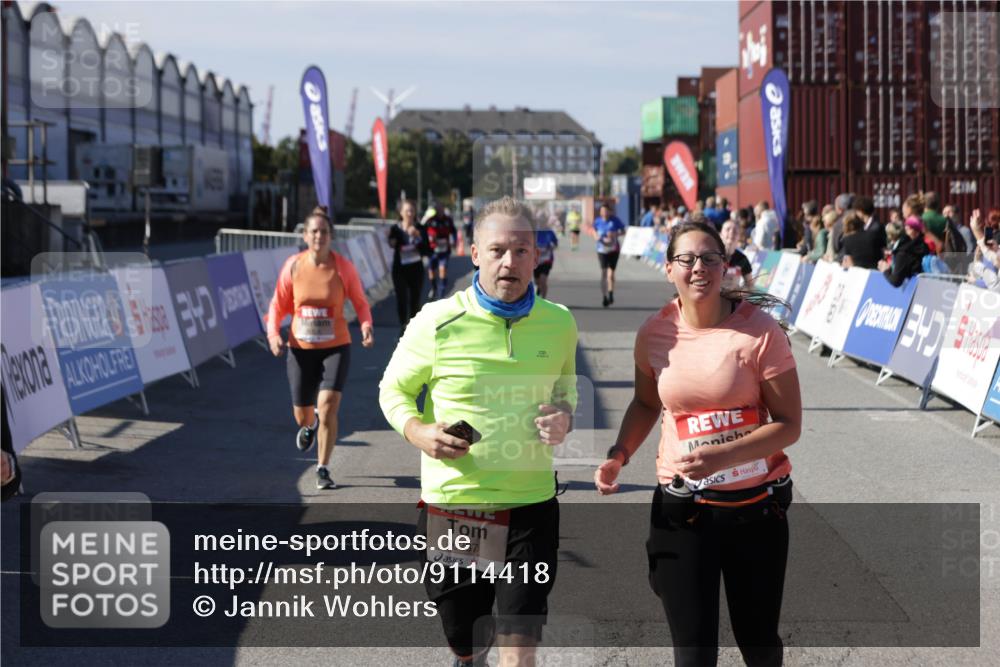 03.10.2025 - Köhlbrandbrückenlauf Jannik Wohlers http://msf.ph/oto/9114418 03.10.2025 13:32:16 Ziel 4443, 4485, 4578, 4985, 5155, 5238, 5354, 5820, 5921, 5922, 5923, 6146, 6287, 6304, 6460 meine-sportfotos.de