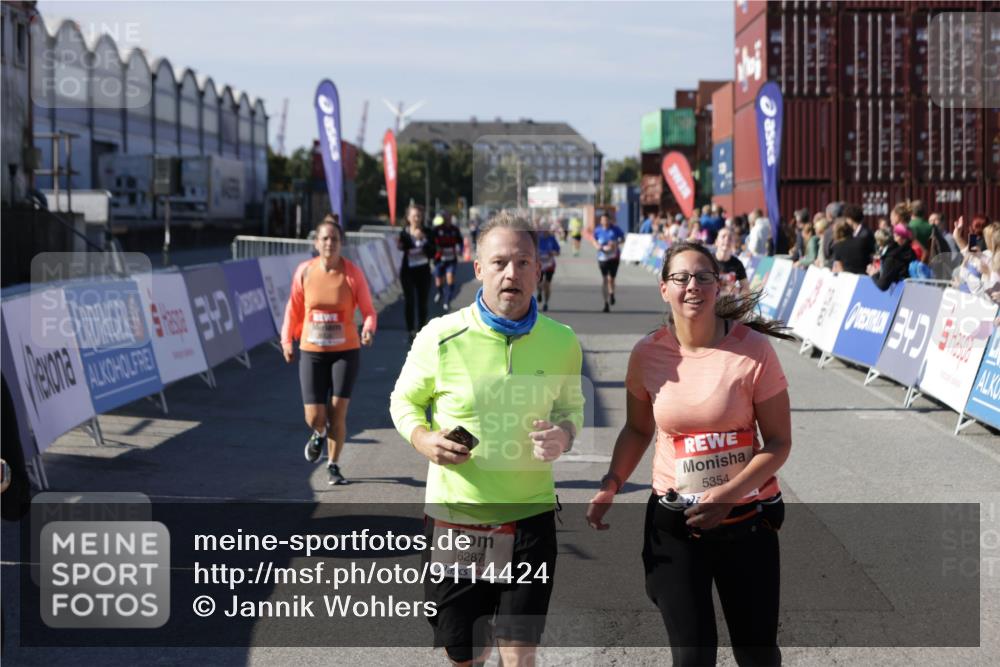 03.10.2025 - Köhlbrandbrückenlauf Jannik Wohlers http://msf.ph/oto/9114424 03.10.2025 13:32:16 Ziel 4443, 4485, 4578, 4985, 5155, 5238, 5354, 5820, 5921, 5922, 5923, 6146, 6287, 6304, 6460 meine-sportfotos.de