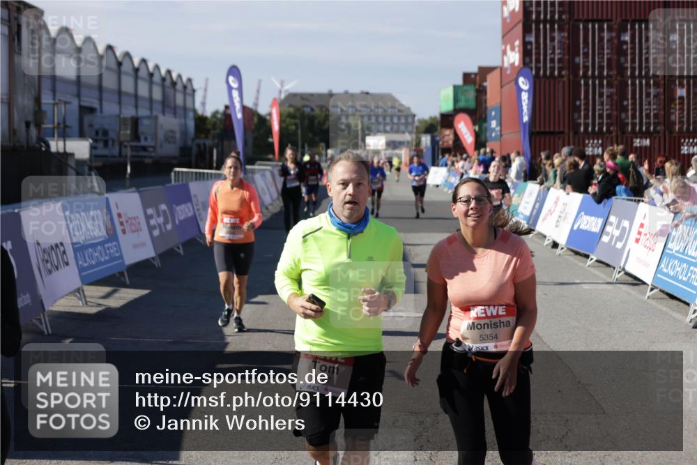 03.10.2025 - Köhlbrandbrückenlauf Jannik Wohlers http://msf.ph/oto/9114430 03.10.2025 13:32:16 Ziel 4443, 4485, 4578, 4985, 5155, 5238, 5354, 5820, 5921, 5922, 5923, 6146, 6287, 6304, 6460 meine-sportfotos.de