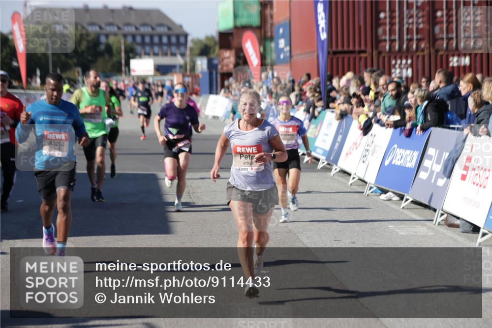 03.10.2025 - Köhlbrandbrückenlauf Jannik Wohlers http://msf.ph/oto/9114433 03.10.2025 13:01:54 Ziel 4025, 4118, 4162, 4206, 4258, 4543, 5671, 5692, 5703, 5718, 5739, 6235 meine-sportfotos.de