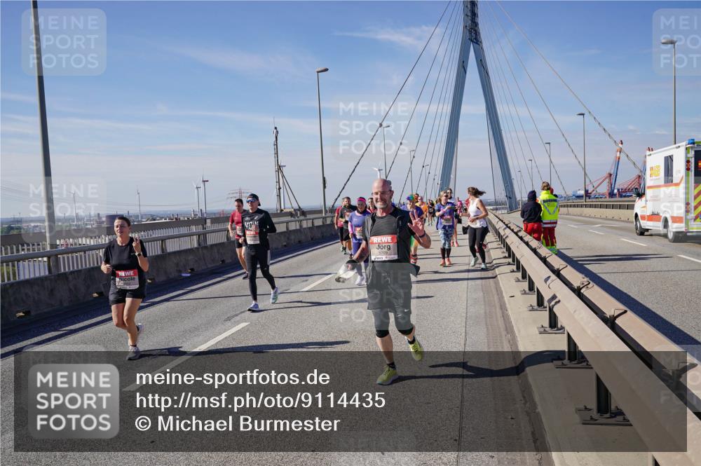 03.10.2025 - Köhlbrandbrückenlauf Michael Burmester http://msf.ph/oto/9114435 03.10.2025 12:55:59 Position 2 5709, 41 meine-sportfotos.de