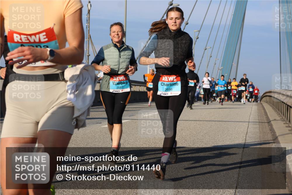03.10.2025 - Köhlbrandbrückenlauf Strokosch-Dieckow http://msf.ph/oto/9114440 03.10.2025 09:49:18 Position 2 153, 2687, 2686 meine-sportfotos.de