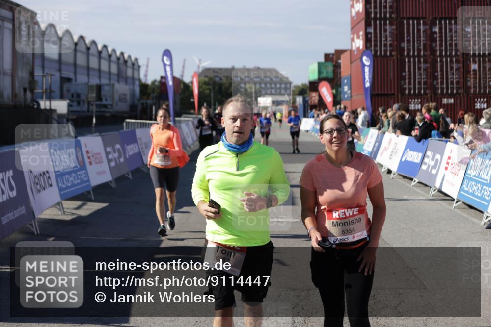 03.10.2025 - Köhlbrandbrückenlauf Jannik Wohlers http://msf.ph/oto/9114447 03.10.2025 13:32:16 Ziel 4443, 4485, 4578, 4985, 5155, 5238, 5354, 5820, 5921, 5922, 5923, 6146, 6287, 6304, 6460 meine-sportfotos.de