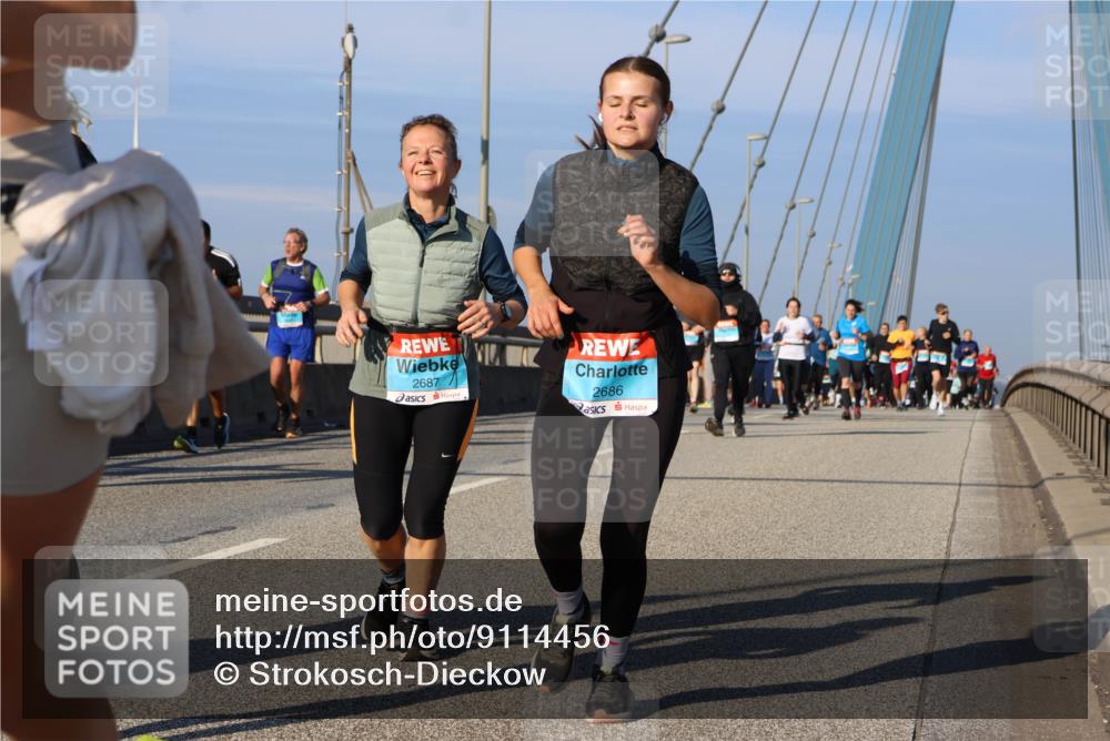 03.10.2025 - Köhlbrandbrückenlauf Strokosch-Dieckow http://msf.ph/oto/9114456 03.10.2025 09:49:18 Position 2 2687, 2686 meine-sportfotos.de