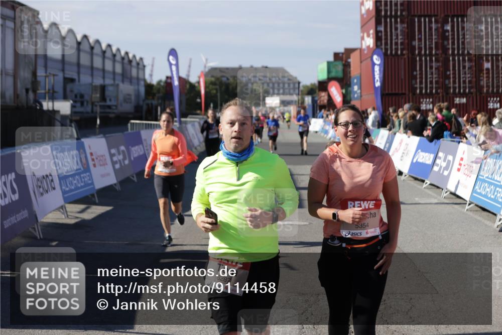 03.10.2025 - Köhlbrandbrückenlauf Jannik Wohlers http://msf.ph/oto/9114458 03.10.2025 13:32:16 Ziel 4443, 4485, 4578, 4985, 5155, 5238, 5354, 5820, 5921, 5922, 5923, 6146, 6287, 6304, 6460 meine-sportfotos.de