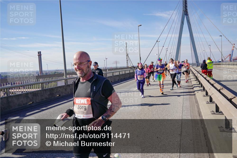 03.10.2025 - Köhlbrandbrückenlauf Michael Burmester http://msf.ph/oto/9114471 03.10.2025 12:56:00 Position 2 5709 meine-sportfotos.de