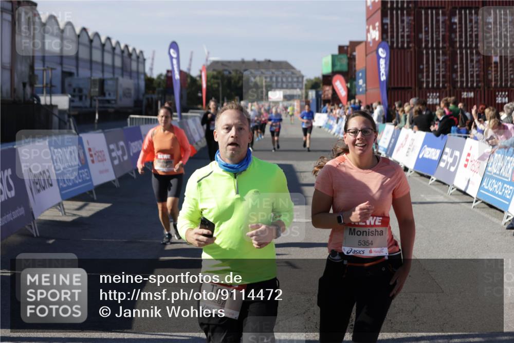 03.10.2025 - Köhlbrandbrückenlauf Jannik Wohlers http://msf.ph/oto/9114472 03.10.2025 13:32:17 Ziel 4443, 4485, 4578, 4985, 5155, 5238, 5354, 5820, 5921, 5922, 5923, 6146, 6287, 6304 meine-sportfotos.de