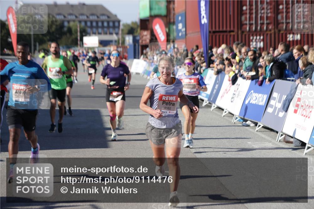 03.10.2025 - Köhlbrandbrückenlauf Jannik Wohlers http://msf.ph/oto/9114476 03.10.2025 13:01:55 Ziel 4025, 4118, 4162, 4206, 4258, 4543, 4907, 5671, 5692, 5703, 5718, 5739, 6235 meine-sportfotos.de