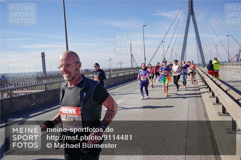 03.10.2025 - Köhlbrandbrückenlauf Michael Burmester http://msf.ph/oto/9114481 03.10.2025 12:56:00 Position 2 5709 meine-sportfotos.de