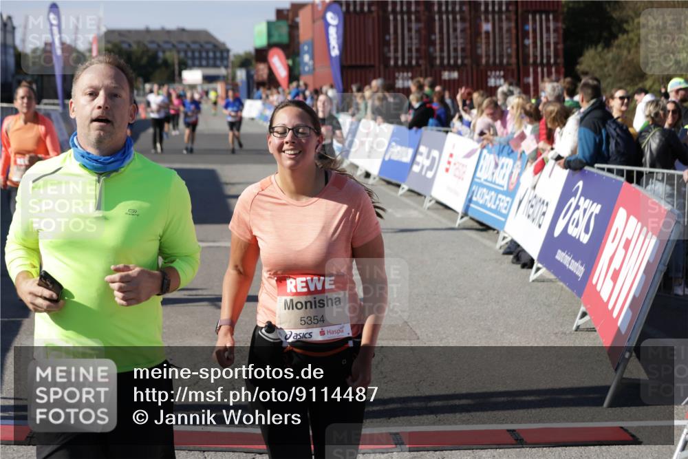 03.10.2025 - Köhlbrandbrückenlauf Jannik Wohlers http://msf.ph/oto/9114487 03.10.2025 13:32:17 Ziel 4443, 4485, 4578, 4985, 5155, 5238, 5354, 5820, 5921, 5922, 5923, 6146, 6287, 6304 meine-sportfotos.de