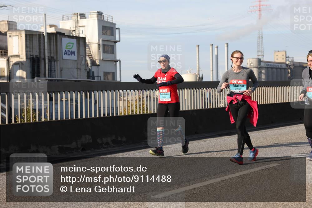 03.10.2025 - Köhlbrandbrückenlauf Lena Gebhardt http://msf.ph/oto/9114488 03.10.2025 10:17:34 Position 2 2565, 2452 meine-sportfotos.de