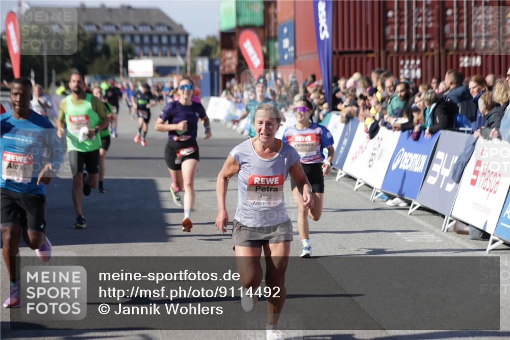 03.10.2025 - Köhlbrandbrückenlauf Jannik Wohlers http://msf.ph/oto/9114492 03.10.2025 13:01:55 Ziel 4025, 4118, 4162, 4206, 4258, 4543, 4907, 5671, 5692, 5703, 5718, 5739, 6235 meine-sportfotos.de