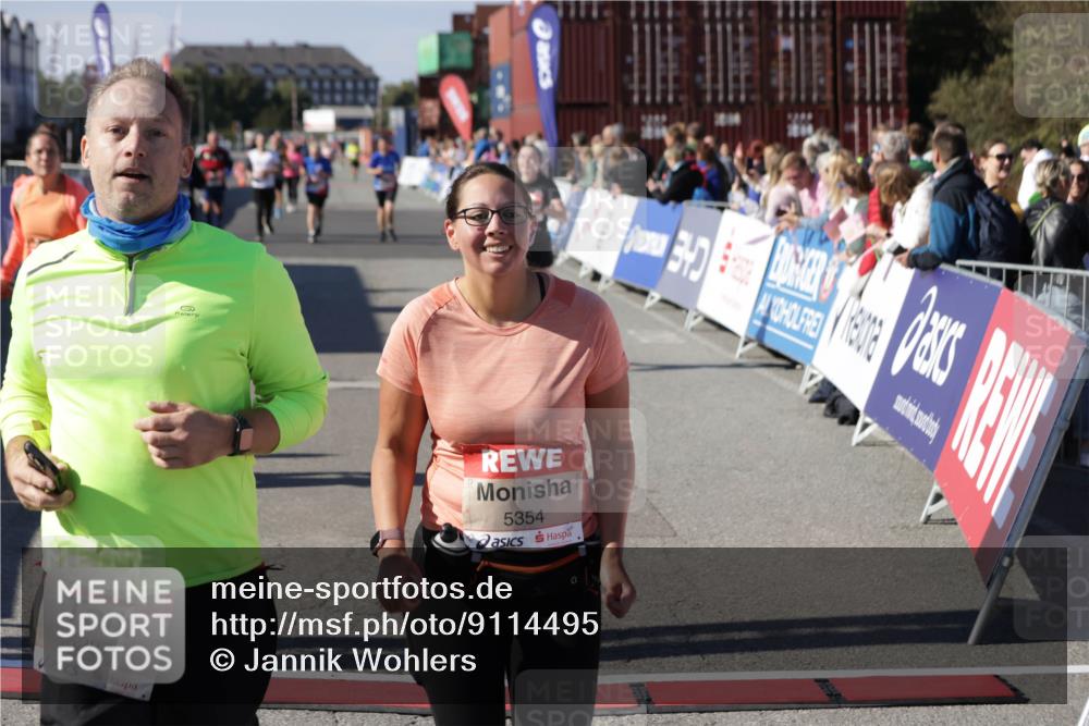 03.10.2025 - Köhlbrandbrückenlauf Jannik Wohlers http://msf.ph/oto/9114495 03.10.2025 13:32:17 Ziel 4443, 4485, 4578, 4985, 5155, 5238, 5354, 5820, 5921, 5922, 5923, 6146, 6287, 6304 meine-sportfotos.de