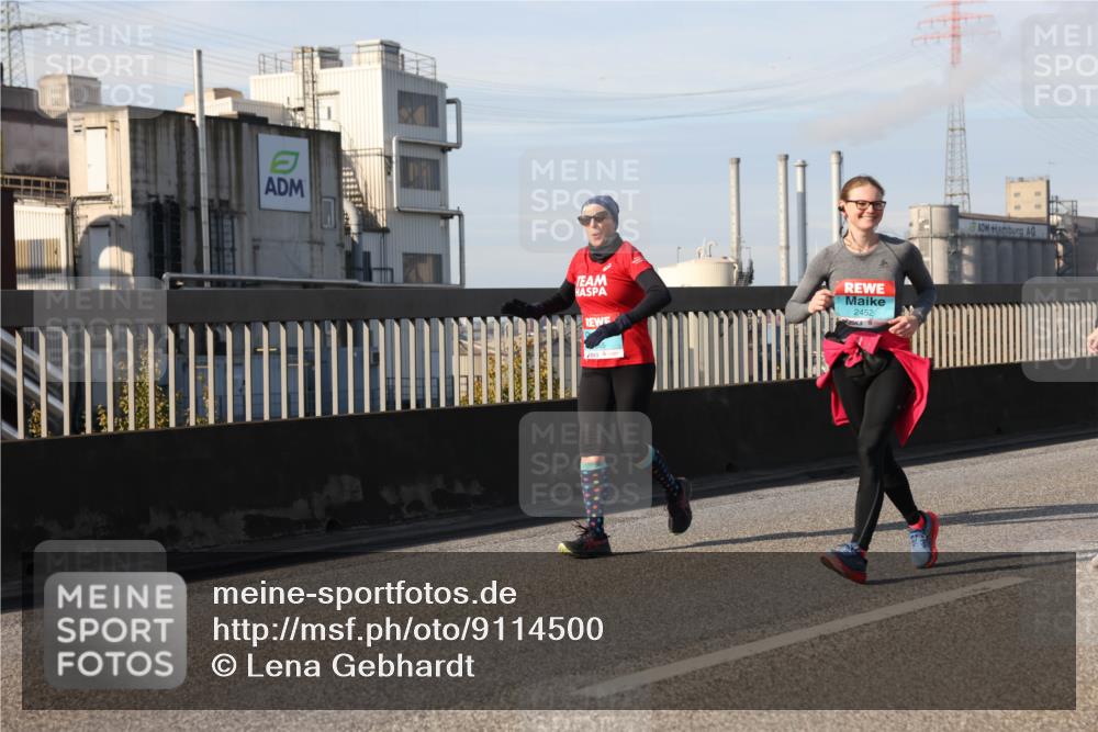 03.10.2025 - Köhlbrandbrückenlauf Lena Gebhardt http://msf.ph/oto/9114500 03.10.2025 10:17:34 Position 2 2452 meine-sportfotos.de