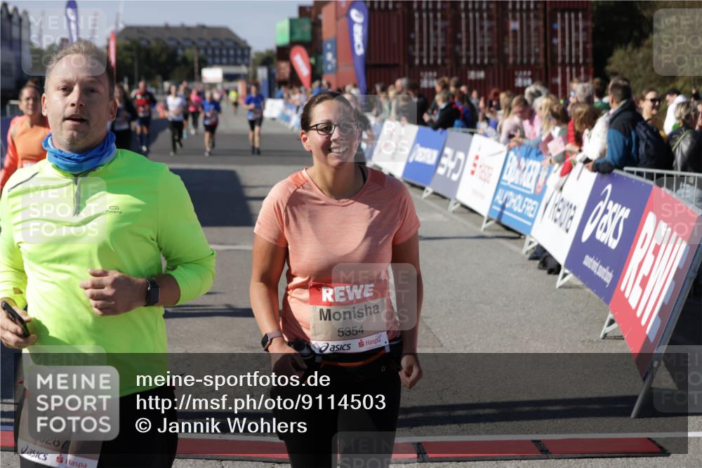 03.10.2025 - Köhlbrandbrückenlauf Jannik Wohlers http://msf.ph/oto/9114503 03.10.2025 13:32:17 Ziel 4443, 4485, 4578, 4985, 5155, 5238, 5354, 5820, 5921, 5922, 5923, 6146, 6287, 6304 meine-sportfotos.de