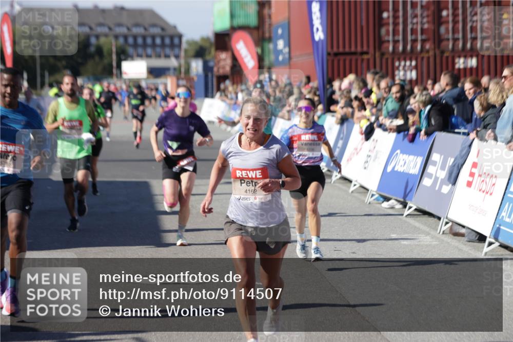 03.10.2025 - Köhlbrandbrückenlauf Jannik Wohlers http://msf.ph/oto/9114507 03.10.2025 13:01:55 Ziel 4025, 4118, 4162, 4206, 4258, 4543, 4907, 5671, 5692, 5703, 5718, 5739, 6235 meine-sportfotos.de