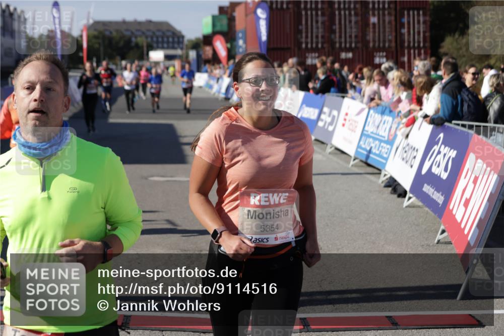 03.10.2025 - Köhlbrandbrückenlauf Jannik Wohlers http://msf.ph/oto/9114516 03.10.2025 13:32:17 Ziel 4443, 4485, 4578, 4985, 5155, 5238, 5354, 5820, 5921, 5922, 5923, 6146, 6287, 6304 meine-sportfotos.de