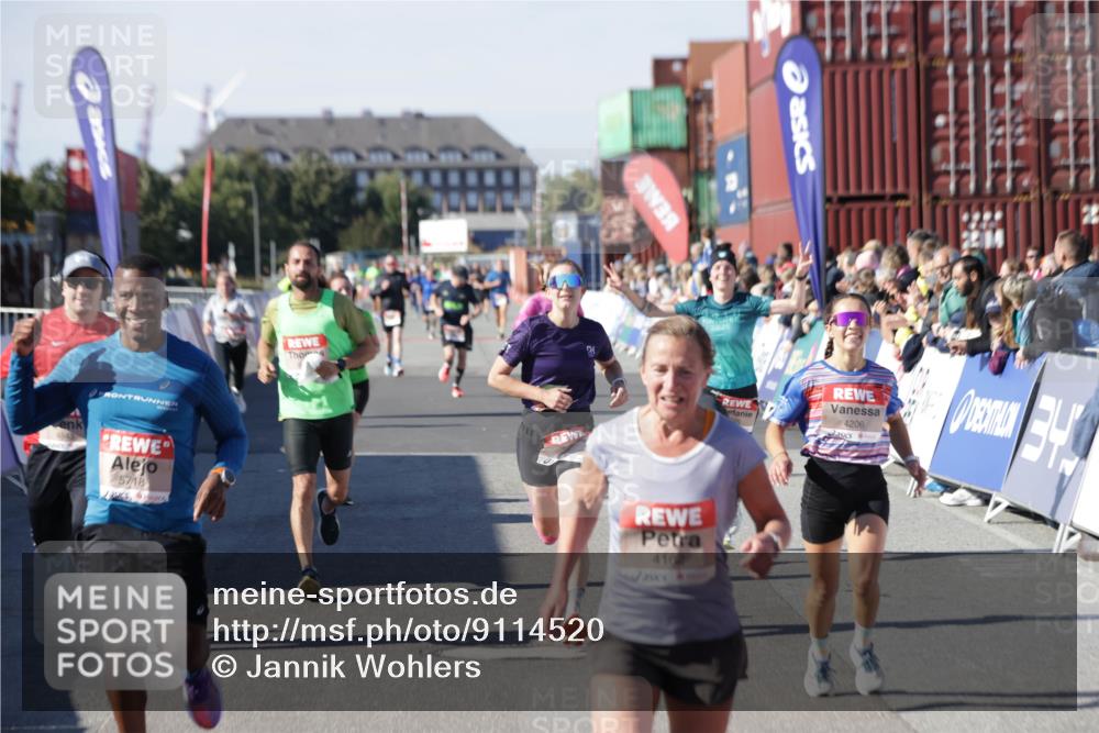 03.10.2025 - Köhlbrandbrückenlauf Jannik Wohlers http://msf.ph/oto/9114520 03.10.2025 13:01:55 Ziel 4025, 4118, 4162, 4206, 4258, 4543, 4907, 5671, 5692, 5703, 5718, 5739, 6235 meine-sportfotos.de