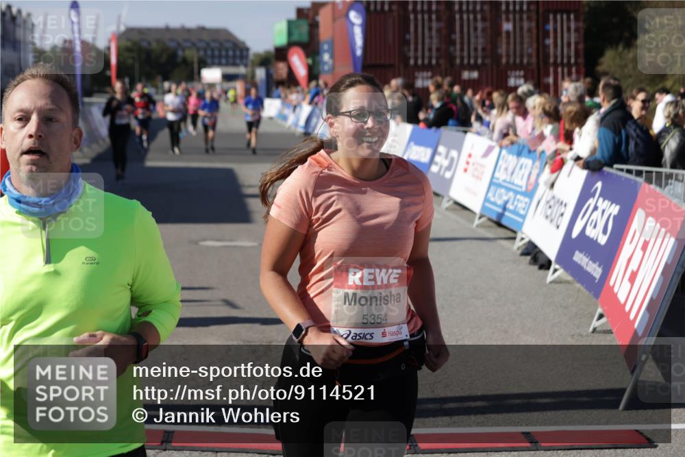 03.10.2025 - Köhlbrandbrückenlauf Jannik Wohlers http://msf.ph/oto/9114521 03.10.2025 13:32:17 Ziel 4443, 4485, 4578, 4985, 5155, 5238, 5354, 5820, 5921, 5922, 5923, 6146, 6287, 6304 meine-sportfotos.de